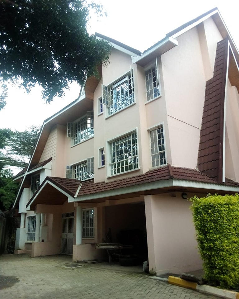 𝐄𝐗𝐐𝐔𝐈𝐒𝐈𝐓𝐄 𝟓-𝐁𝐄𝐃𝐑𝐎𝐎𝐌 𝐇𝐎𝐔𝐒𝐄 𝐅𝐎𝐑 𝐒𝐀𝐋𝐄 𝐈𝐍 𝐋𝐀𝐕𝐈𝐍𝐆𝐓𝐎𝐍